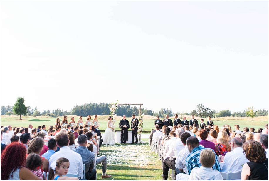 14_wedding-ceremony-outdoor-vineyard-in-oregon