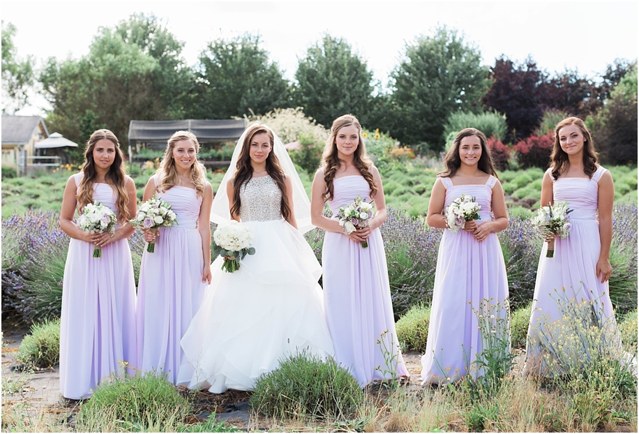 19_bridesmaids-in-lavender-field