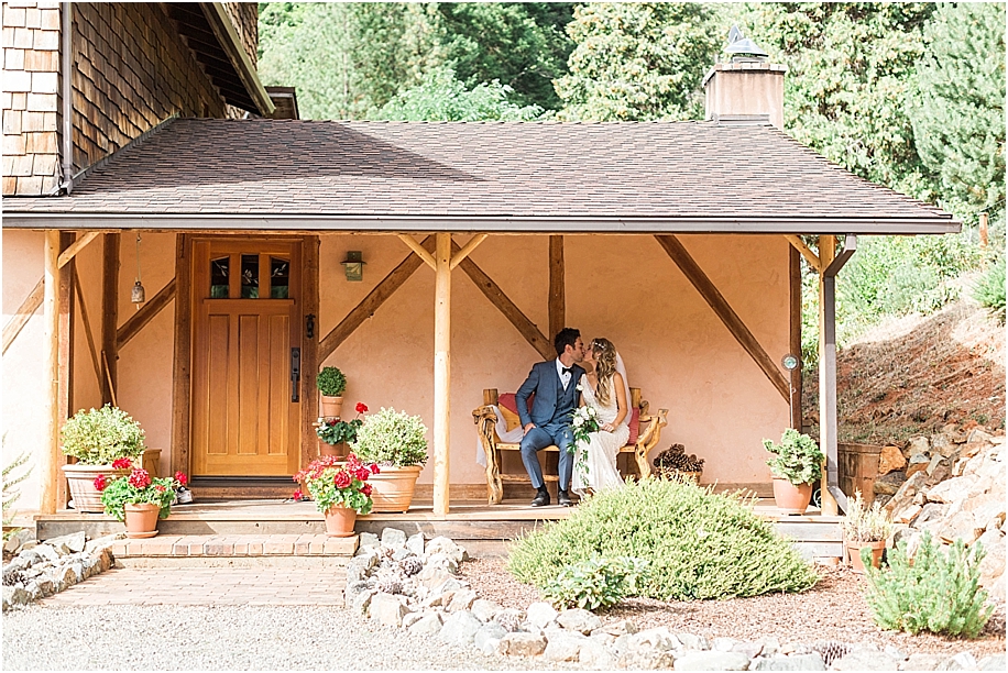 24_oregon-backyard-wedding-couple-kissing-on-porch