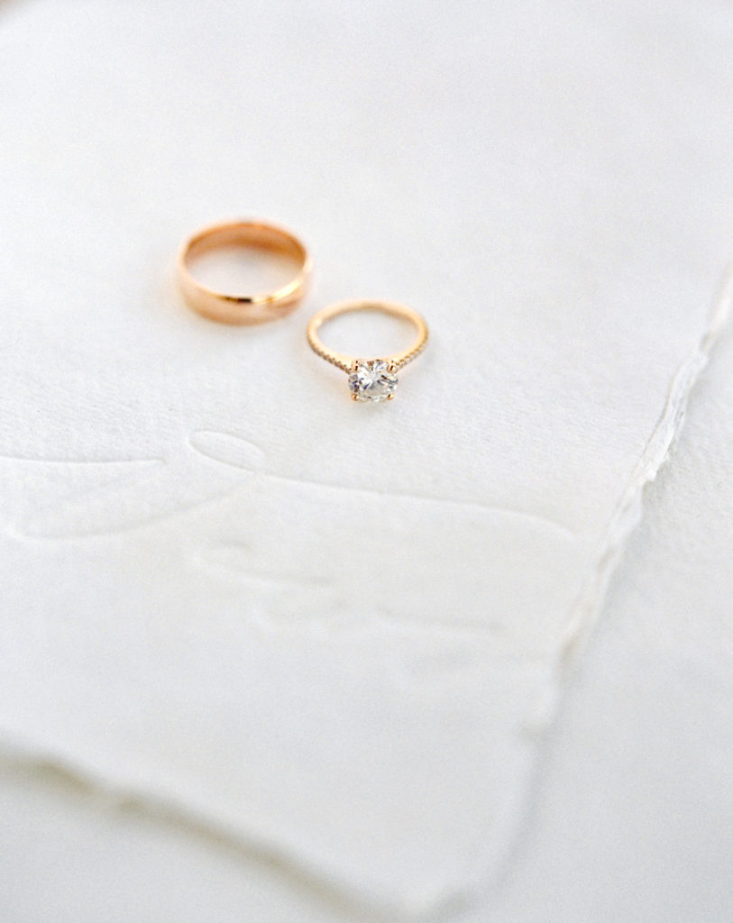 set-of-wedding-rings-in-gold-AmandaKPhotography