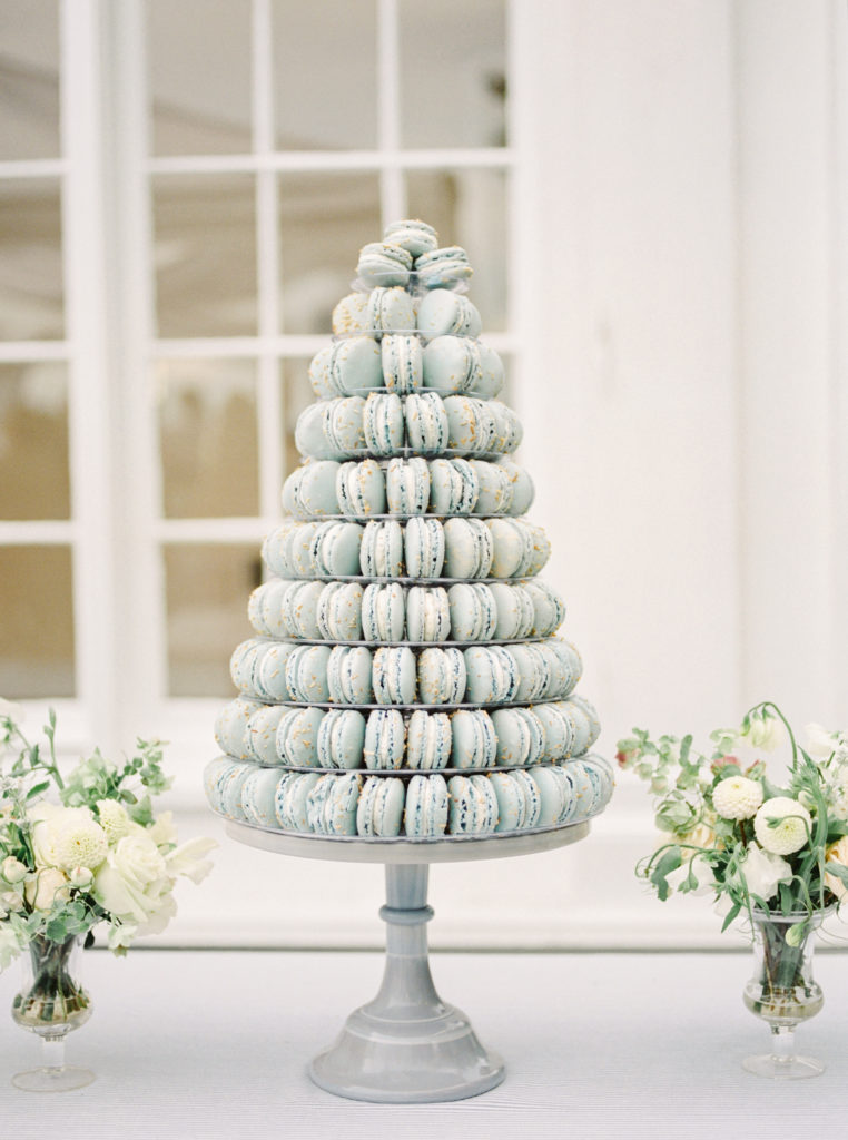 blue-macaron-wedding-cake-AmandaKPhotography