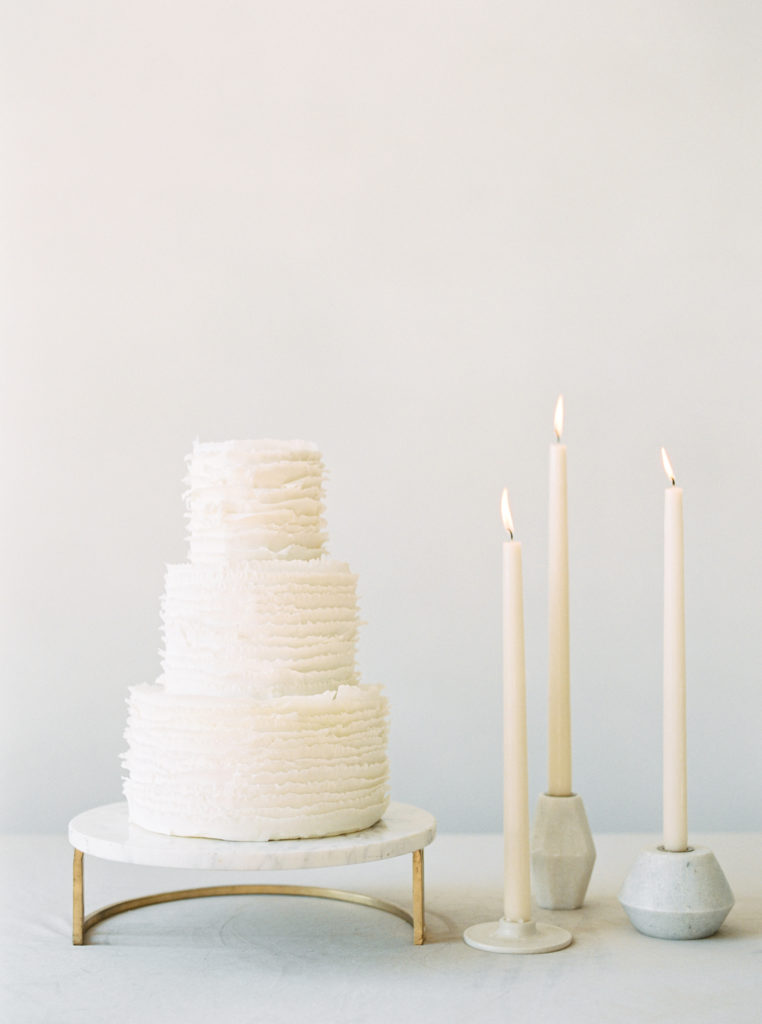 wedding-cake-and-candles-AmandaKPhotography